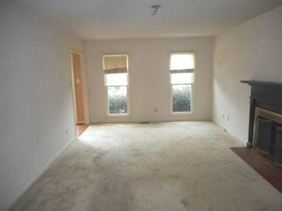 3rd image of 203 Loblolly Cir