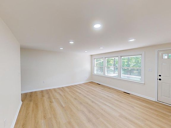 3rd image of 88 Sunnydale Dr