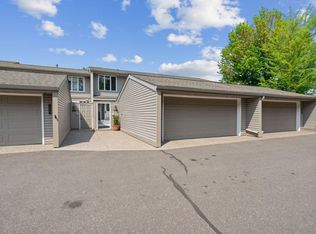 455 County Road C W, Roseville, MN 55113