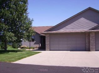 4006 S April Pl, Sioux Falls, SD 57103