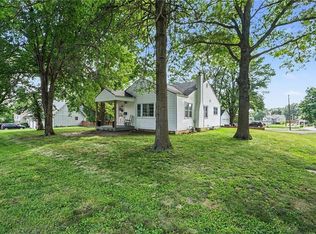 909 Pawnee Dr, Paola, KS 66071