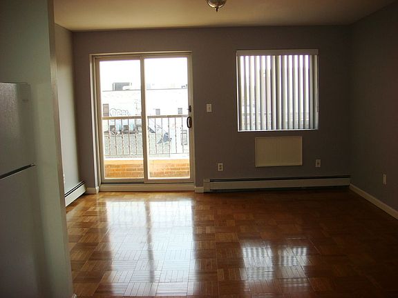 4th image of 2634 30th St APT 3A