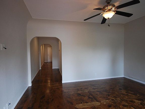 4th image of 852 N Las Palmas Ave