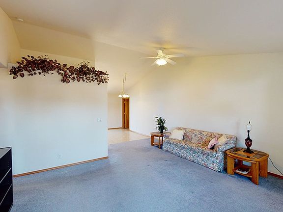 2nd image of 366 NE Kingwood Pl