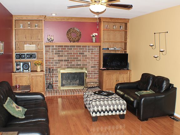 4th image of 15257 Surrey House