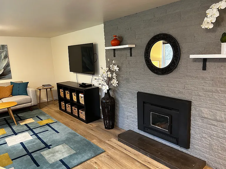 W Briar Cliff Dr — Photo 1