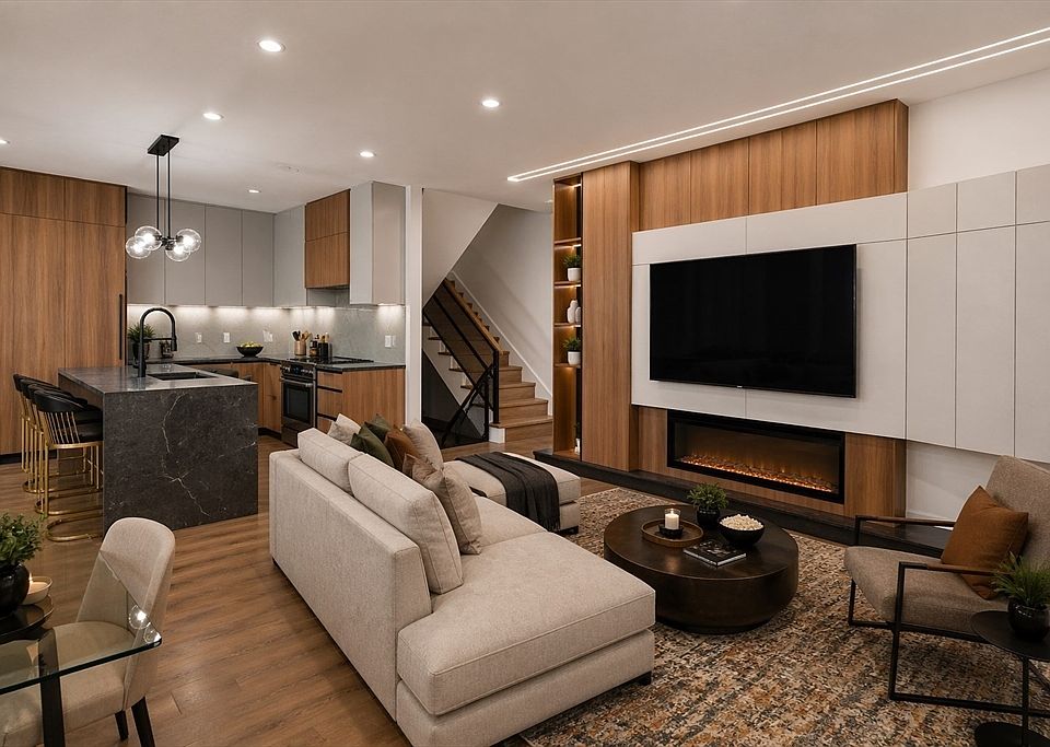 1st image of 15 Algonquin Rd #2