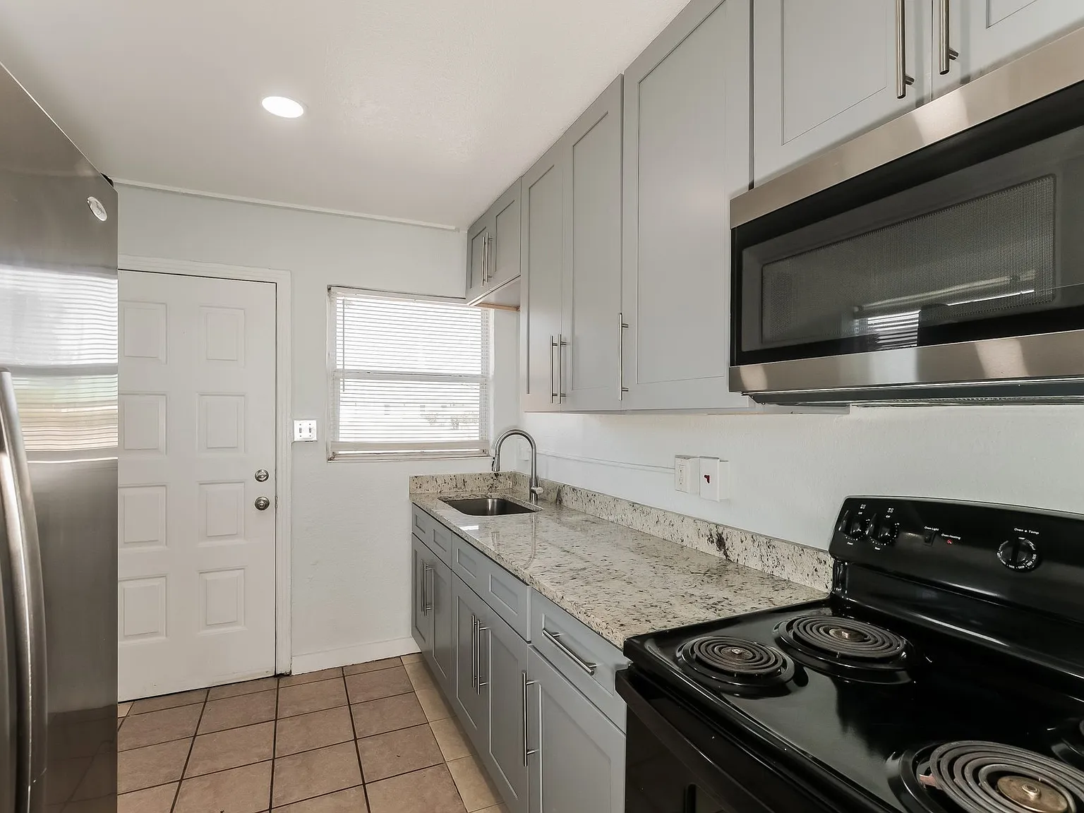 315 D Street Unit 3 - Unit... — Photo 2