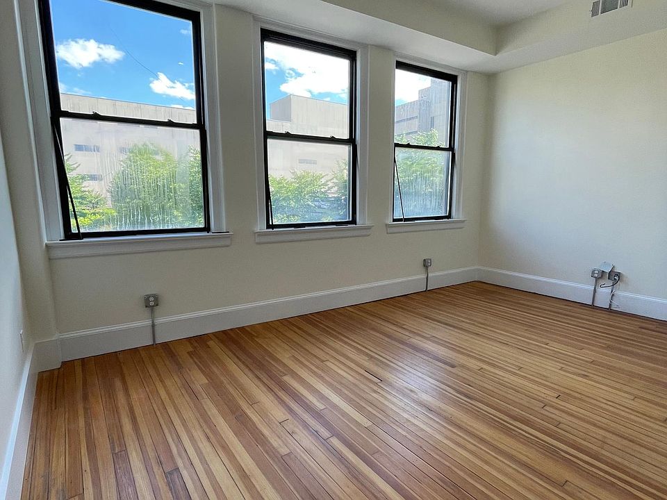 1st image of 301 Campbell Ave SW #22