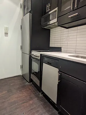 Rented by Avenues Real Estate | media 11