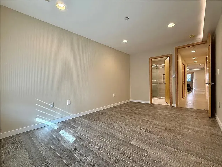 143 Bay 31st St #1 — Photo 10