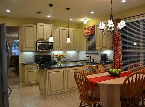 3rd image of 1423 Park Palisades Dr