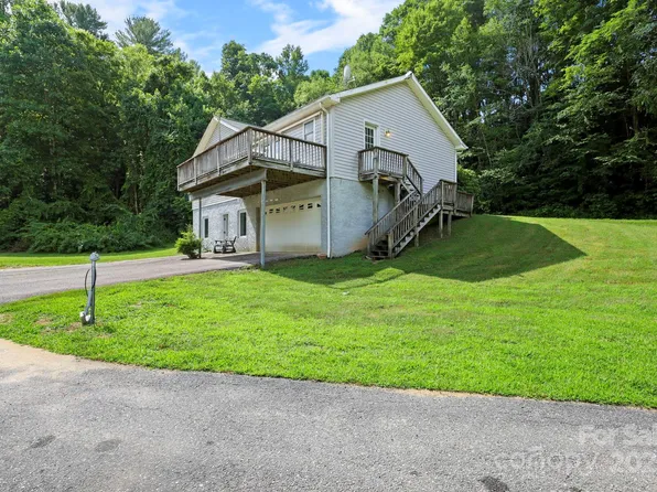 31 Barlow Rd, Elk Park, NC 28622