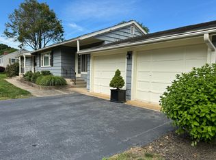 8 Locust St, Trumbull, CT 06611