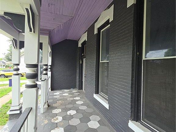 3rd image of 617 Parallel St