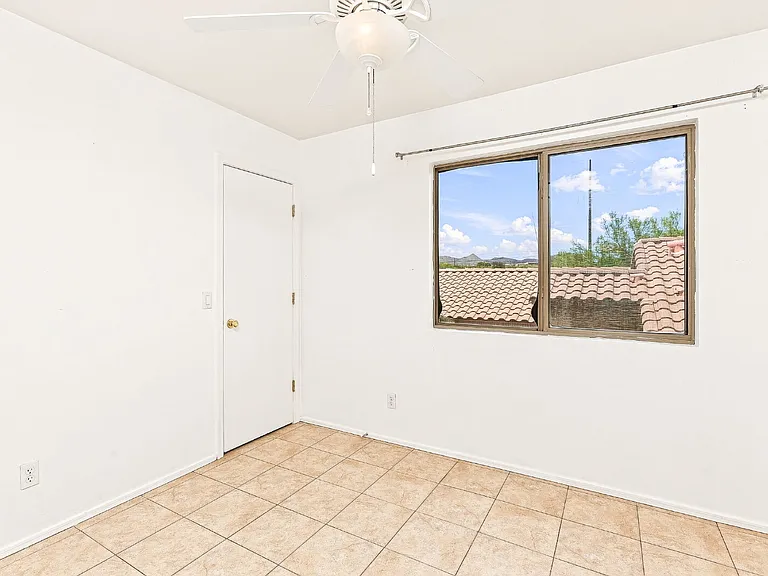 2426 W Silverbell Tree Dr — Photo 9