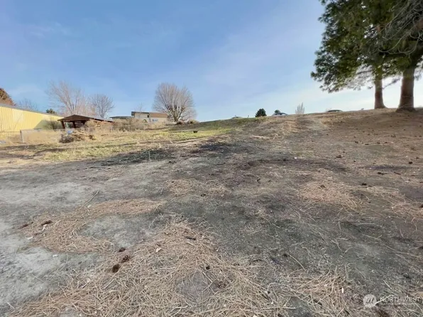 214 E Hillside Dr., Warden, WA 98857