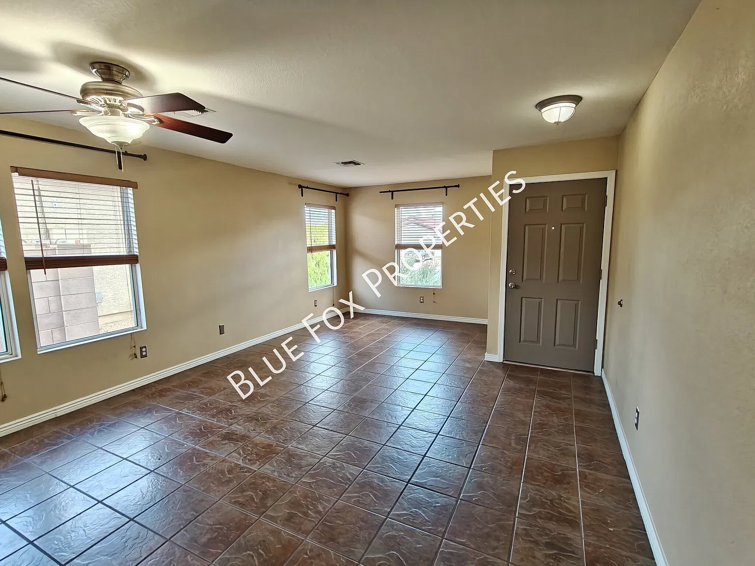 10069 N Blue Crossing Way — Photo 2