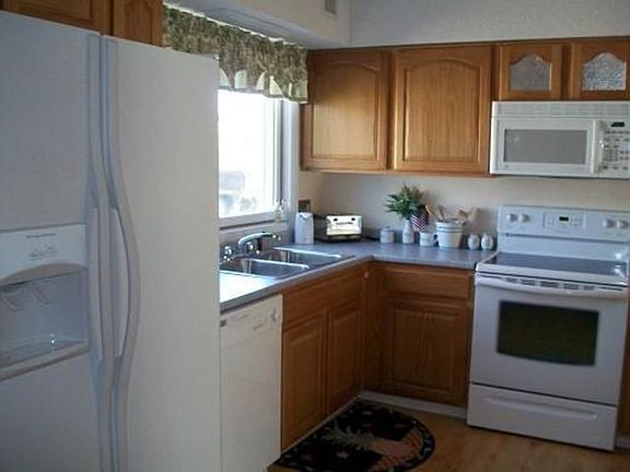 2nd image of 18 Beachwood Bay Dr