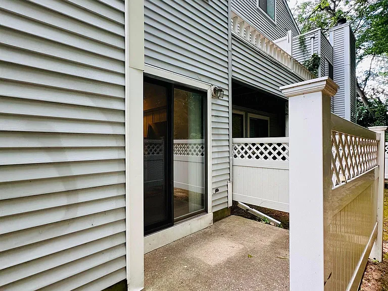 1105 Berwyck Ct — Photo 11