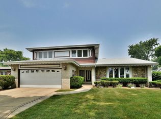 2310 E Sherwood Rd, Arlington Heights, IL 60004