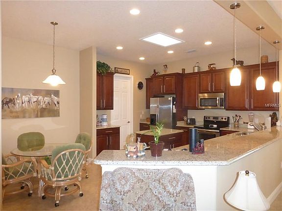 5th image of 460 Fountain Valley Ln