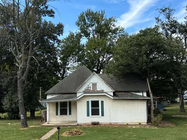 1917 N Main St, Eldorado, IL 62930