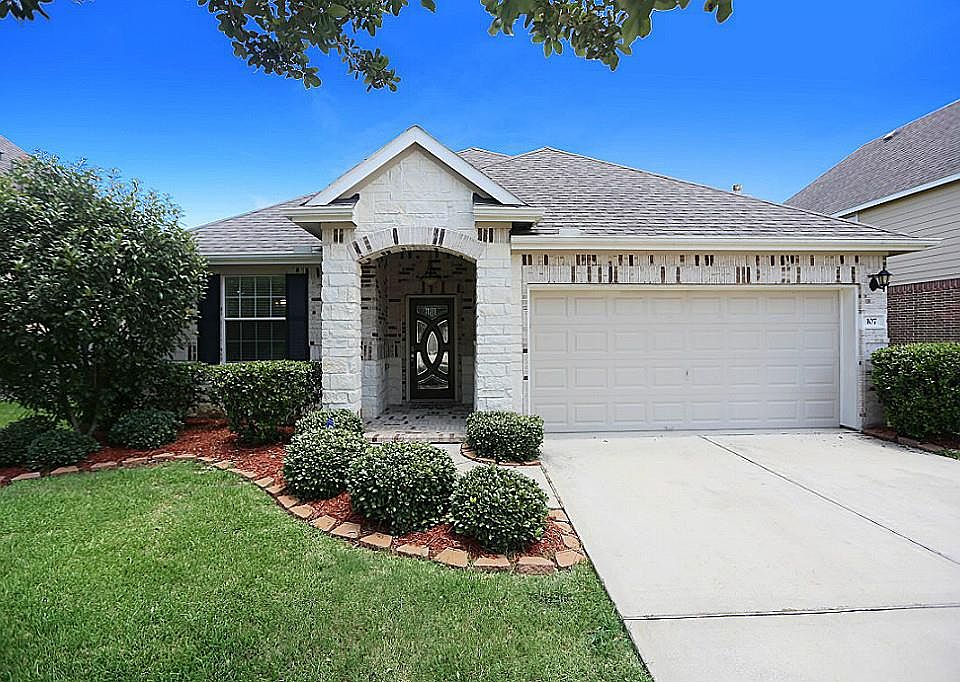 1st image of 107 Avery Springs Ln