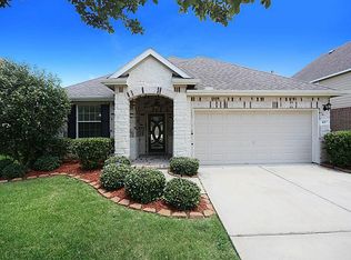 107 Avery Springs Ln, Dickinson, TX 77539