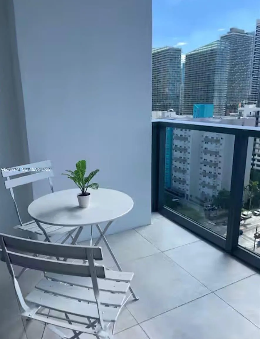 1 bed, 1.0 bath, 571 sqft, $3,500 — Photo 3