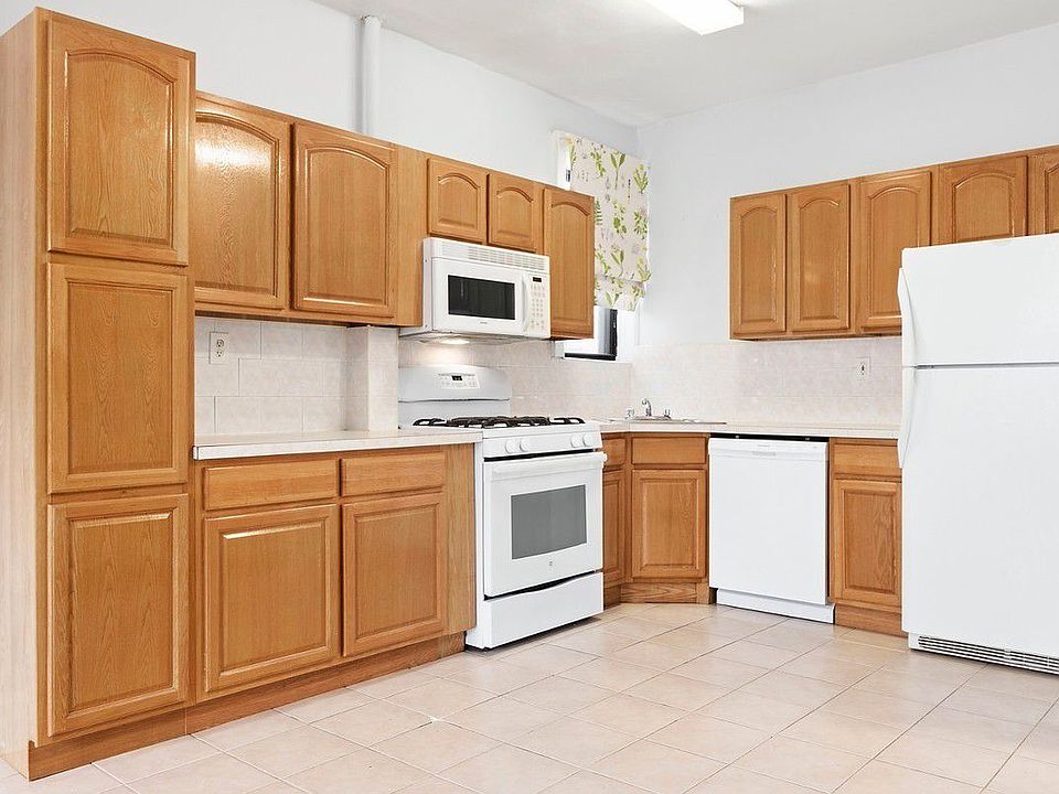 2nd image of 3163 35th St APT 2A