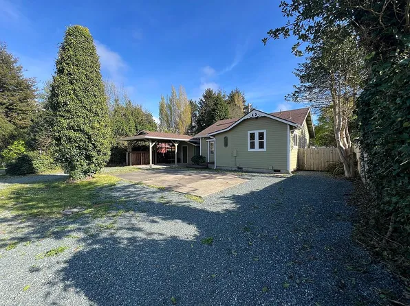 1180 4th St NE, Bandon, OR 97411