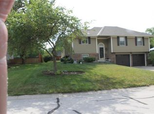 516 SE Richardson Pl, Lees Summit, MO 64063
