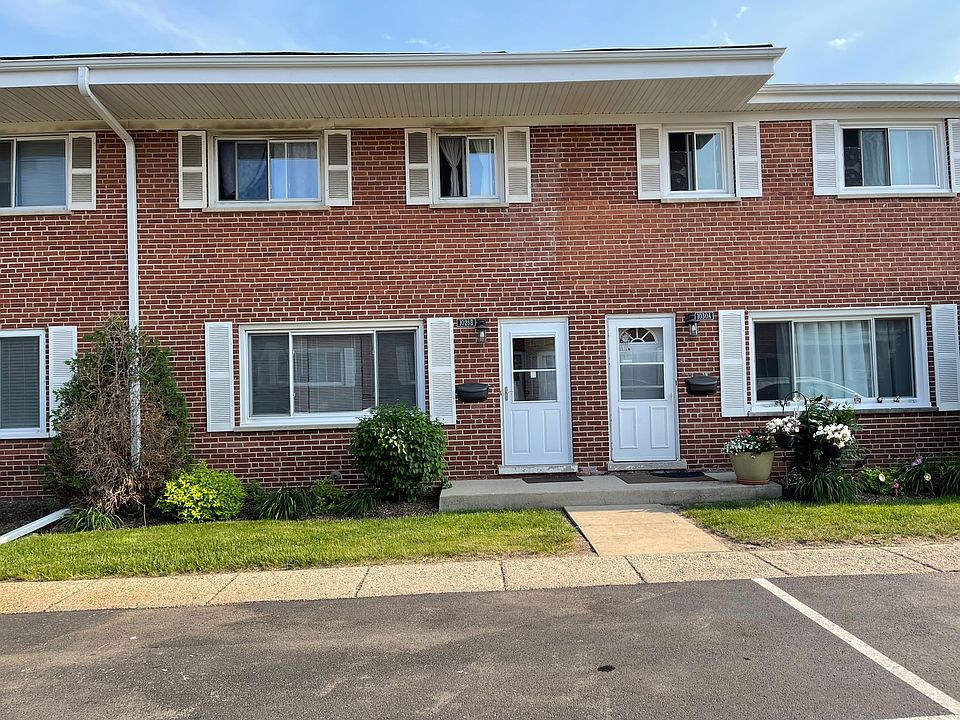 1st image of 1028 N Boxwood Dr #B