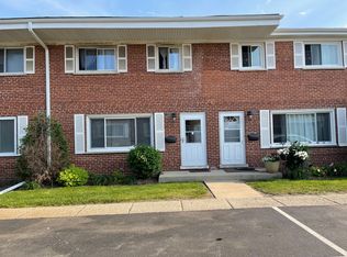1028 N Boxwood Dr #B, Mount Prospect, IL 60056
