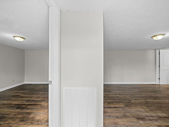 3rd image of 208 Chapel St APT B