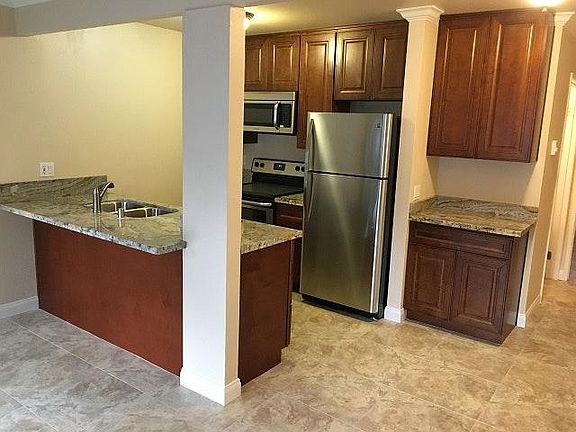 3rd image of 615 Vine St Unit 18