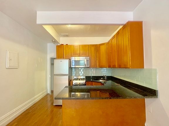 3rd image of 513 W 173rd St #A22