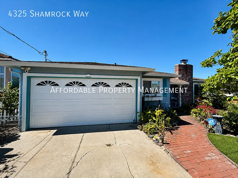 4325 Shamrock Way — Photo 2