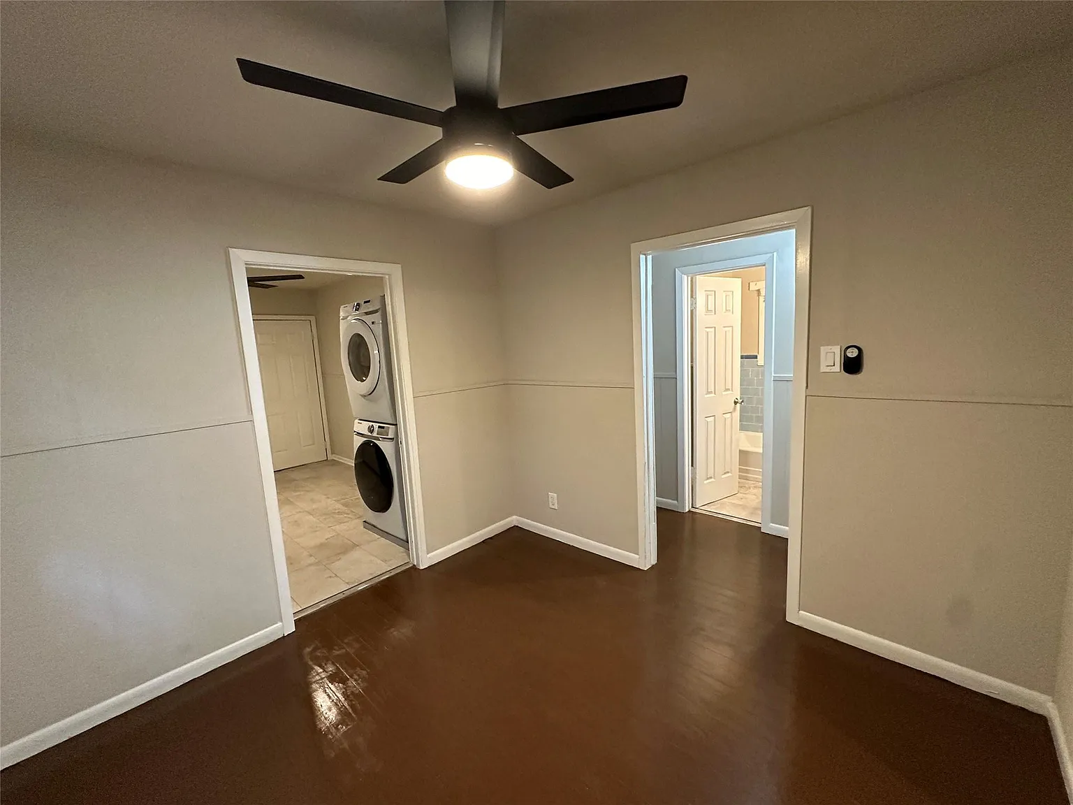 2 bed, 1.0 bath, 720 sqft, $1,050 — Photo 2