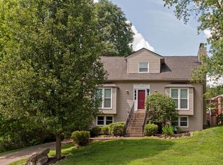 10117 Foxboro Dr, Louisville, KY 40223
