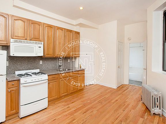 2nd image of 140 Eldridge St APT 2