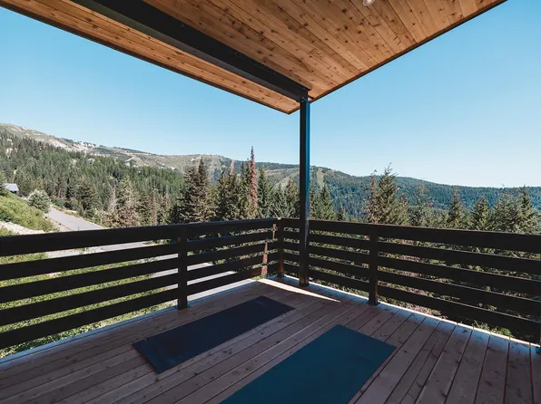 270 Avalanche Rd, Sandpoint, ID 83864