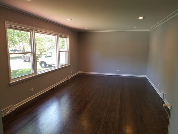 5th image of 16054 University Ave