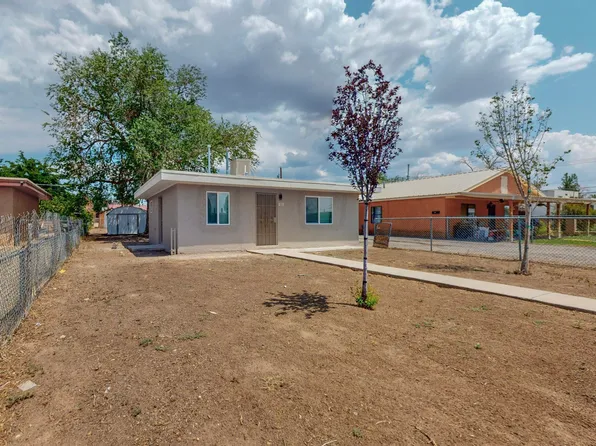 210 Vermont St NE, Albuquerque, NM 87108