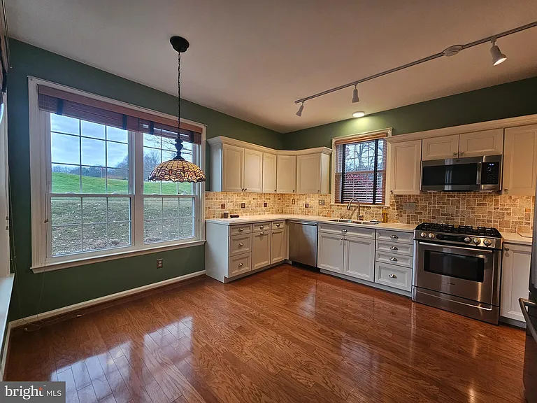 223 Pinecrest Ln — Photo 5