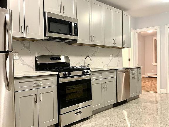 2nd image of 472 Humboldt St #2
