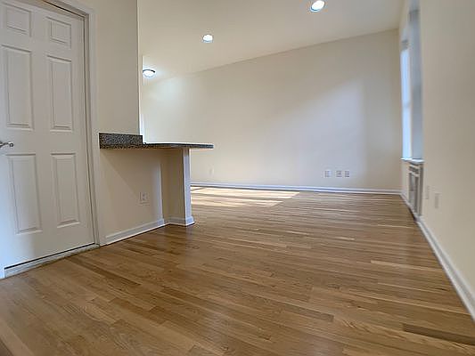 4th image of 130 E 93rd St #8E