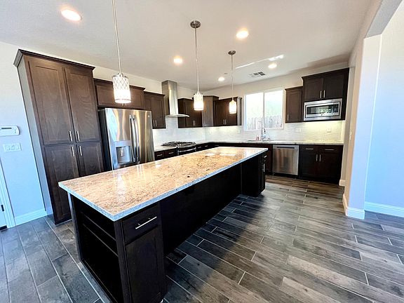 3rd image of 1337 Larkspur Dr