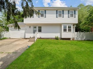 9 4th St, Nesconset, NY 11767
